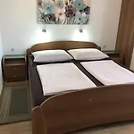 In With Balcony, Air Conditioning, Wifi, Dishwasher 4888-1 شقة *