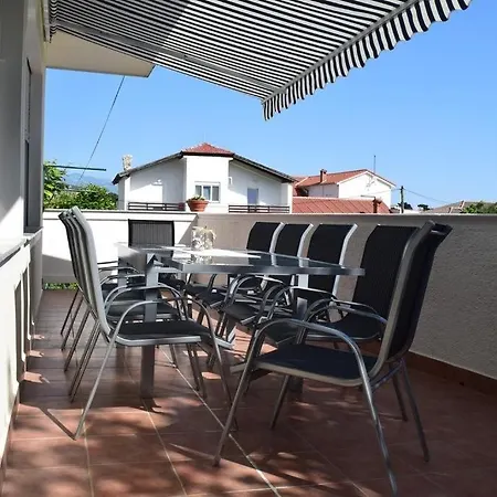 In With Balcony, Air Conditioning, Wifi, Dishwasher 4888-1 Banjol