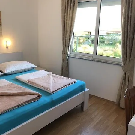 In With Balcony, Air Conditioning, Wifi, Dishwasher 4888-1