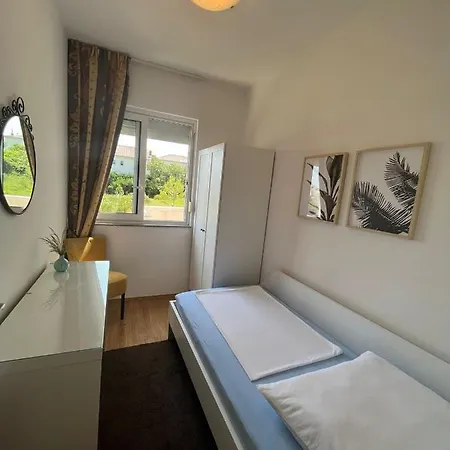 In With Balcony, Air Conditioning, Wifi, Dishwasher 4888-1 Апартаменты Банёл