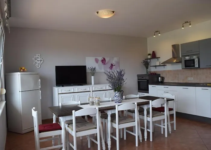 In With Balcony, Air Conditioning, Wifi, Dishwasher 4888-1 アパート Banjol