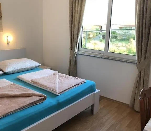 In With Balcony, Air Conditioning, Wifi, Dishwasher 4888-1