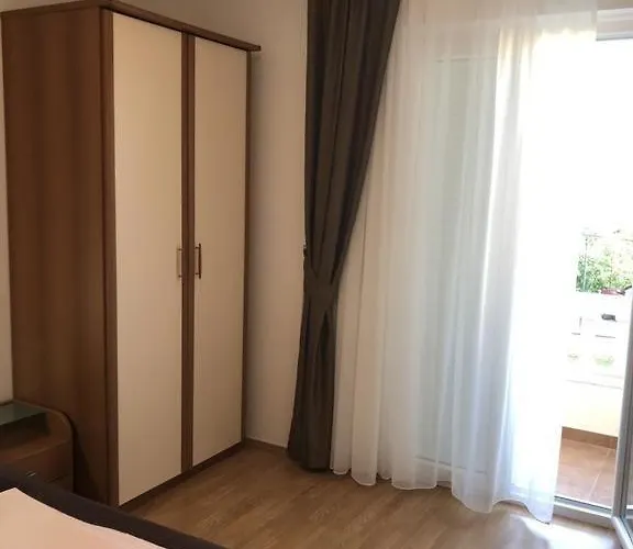 In With Balcony, Air Conditioning, Wifi, Dishwasher 4888-1 *